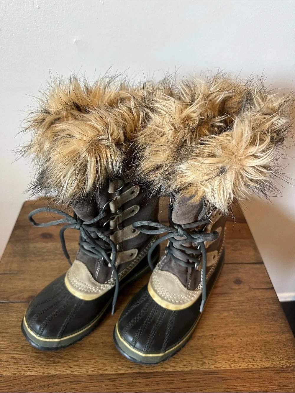 Sorel NL 1540-051 Women's 6 Faux Fur Lace Up Boots